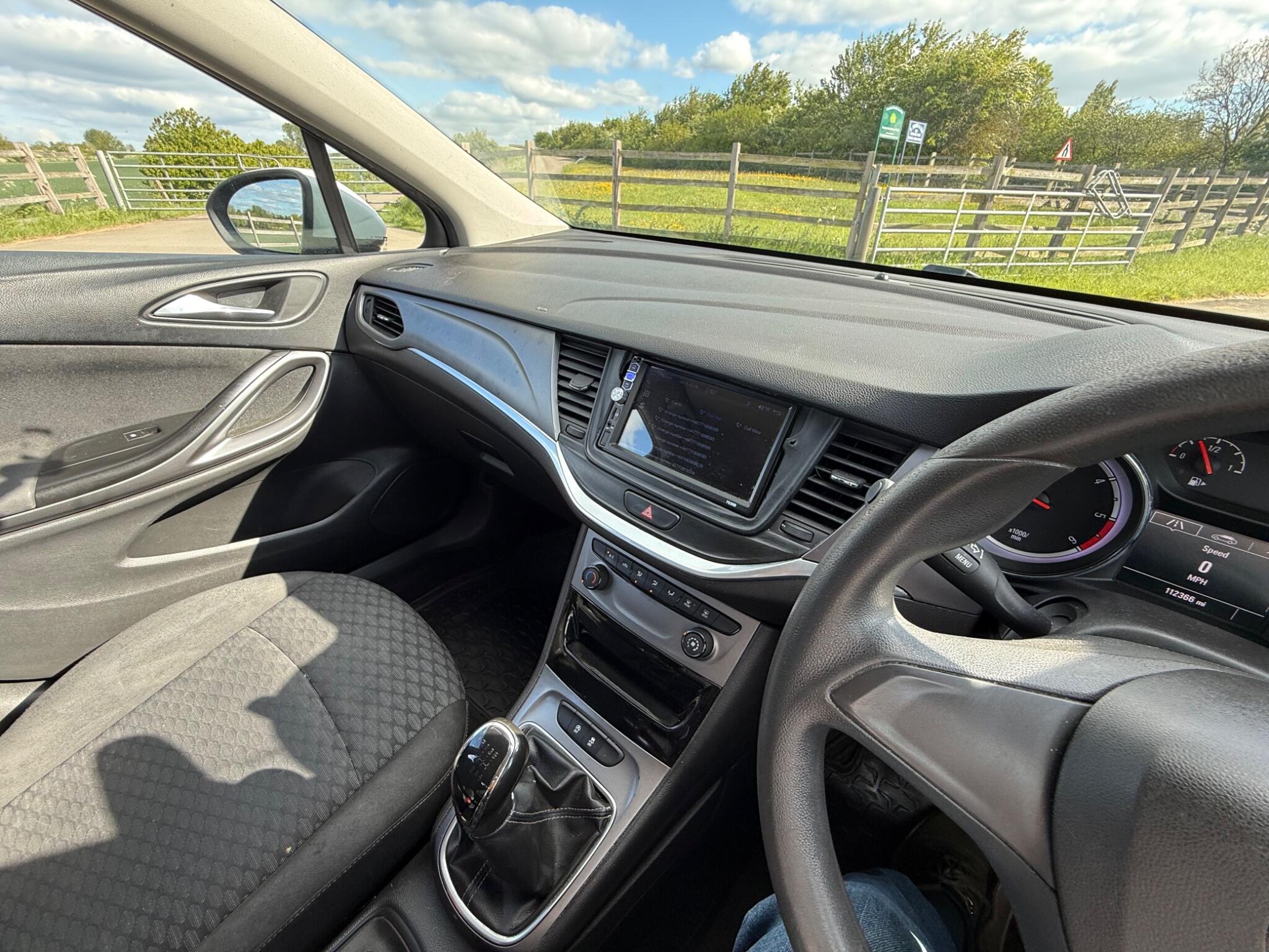 Vauxhall Astra 1.6 CDTi Tech Line Sports Tourer Euro 6 (s/s) 5dr — photo 87 of 104